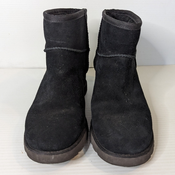 UGG Black hidden wedge women's size 9 bootie boot - Picture 3 of 8